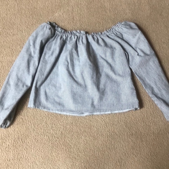 Brandy Melville Tops - Brandy Melville off the shoulder top